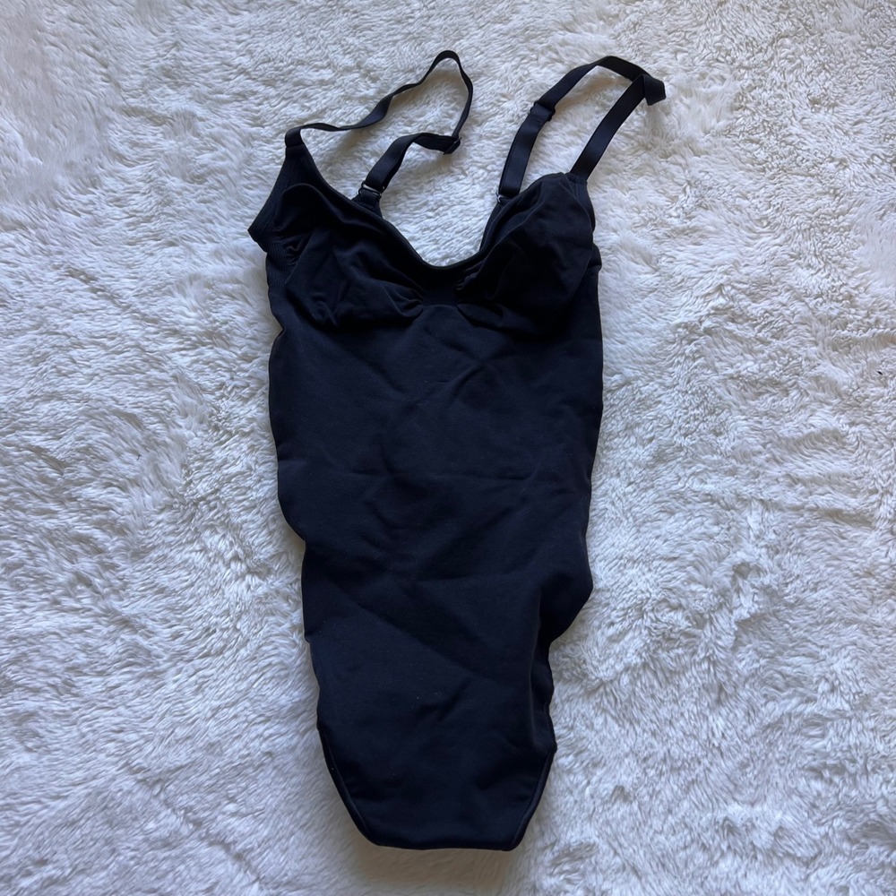SKIMS Sculpting Mid Thigh Bodysuit Onyx Black M NWOT Shapewear Sleeveless Snap